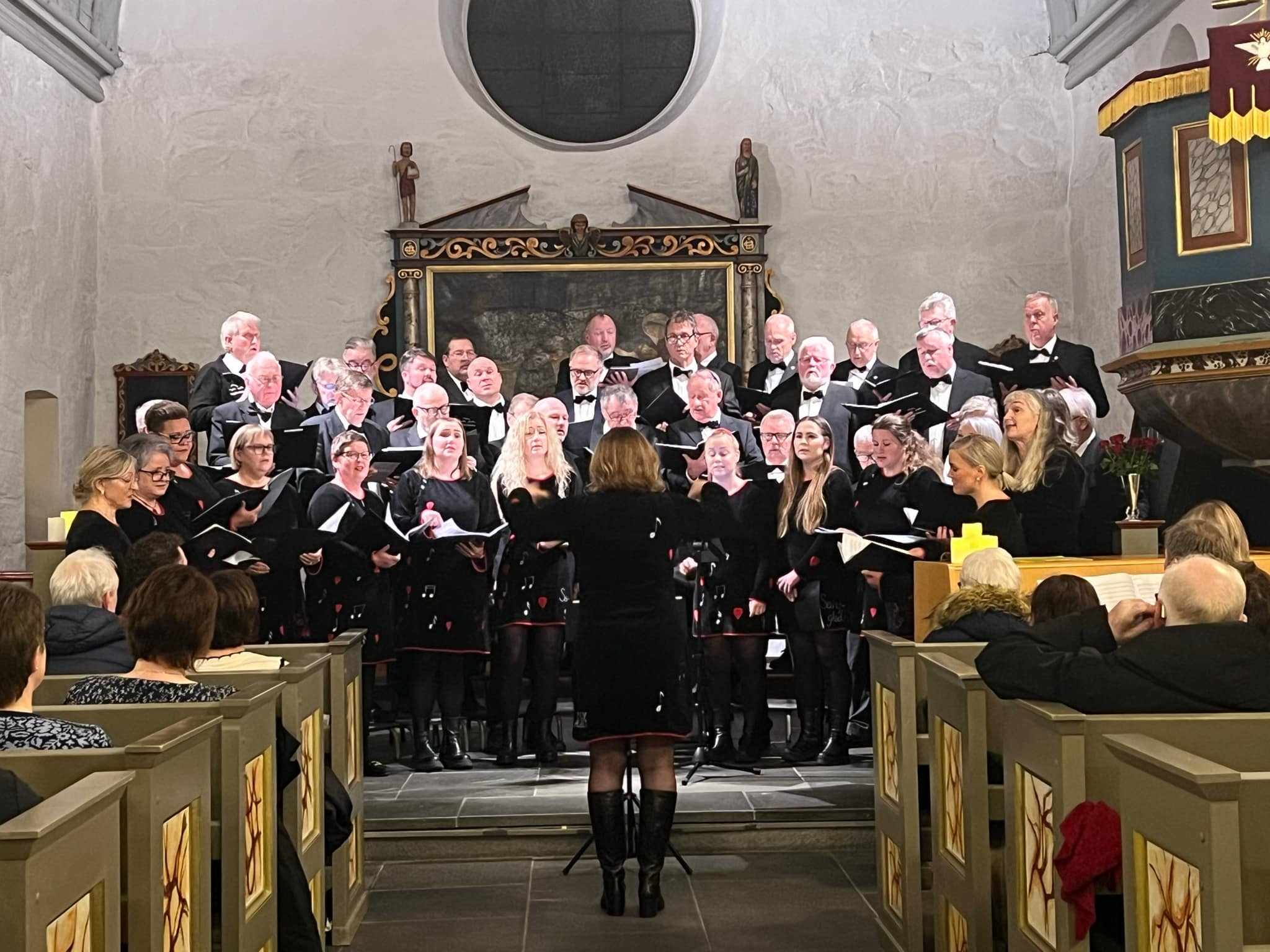 Bilde av kor på julekonsert