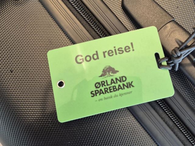Baggasjetag på koffer god reise fra Ørland Sparebank