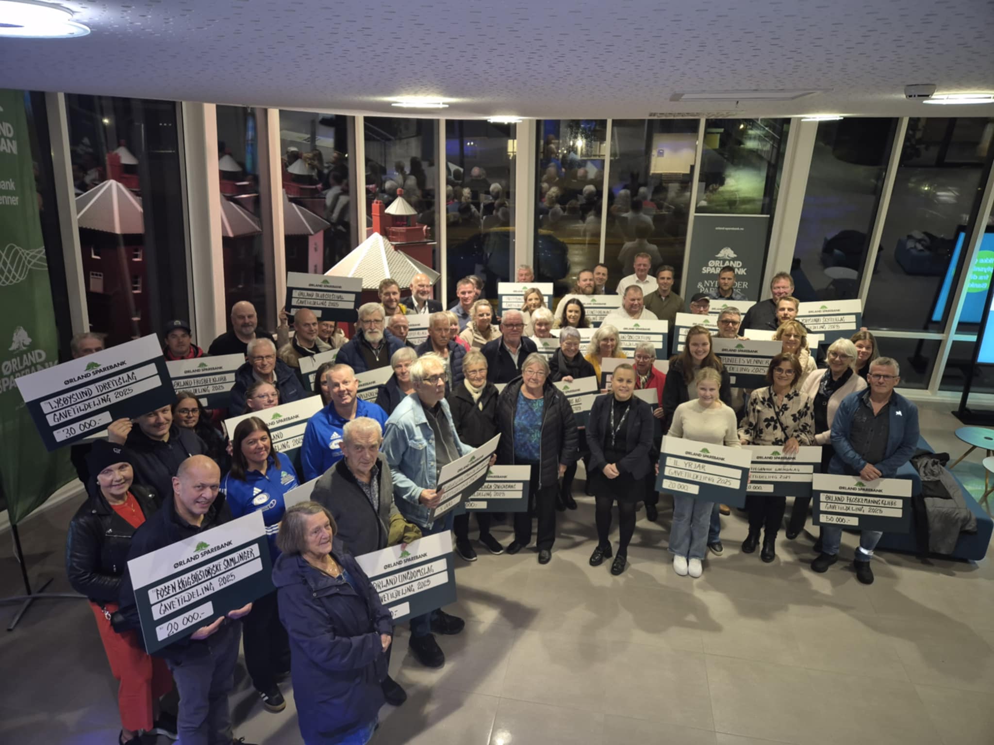Bilde av lag og organisasjoner som har fått gavetildeling fra Ørland Sparebank 2025